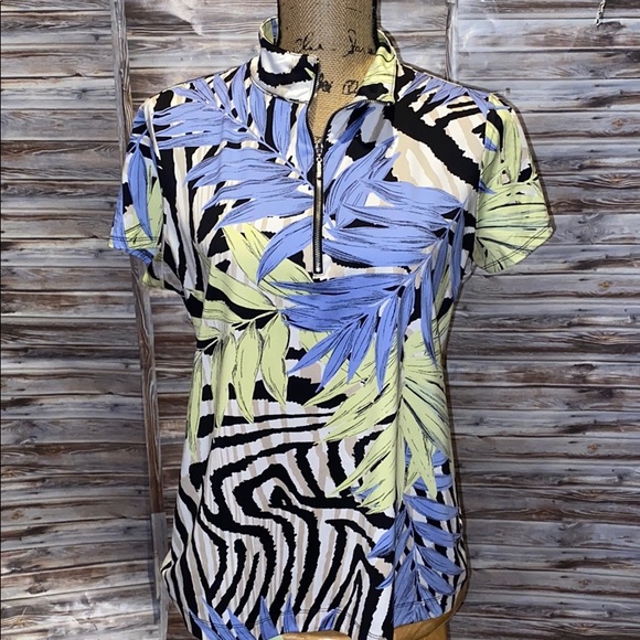 Chico’s Top.           A807 - Picture 1 of 5